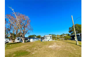 1370 County Dr, TAVARES