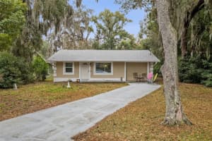 690 E Jackson Ave, MOUNT DORA