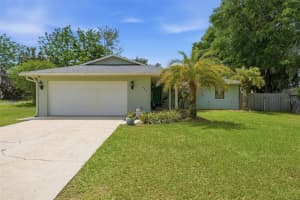 923 Park Dr, TAVARES
