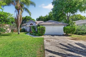131 Madrona Dr, EUSTIS