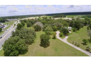 24206 Doc Karelas Dr, NEWBERRY