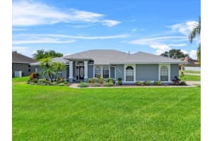 647 Hart Lake Dr, WINTER HAVEN