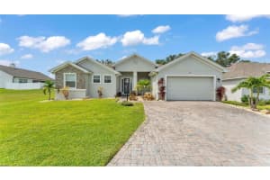 1095 Woodland Oaks Dr, LAKELAND
