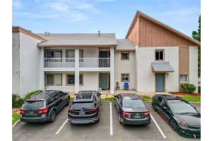 404 Country Ln Ne #404, WINTER HAVEN
