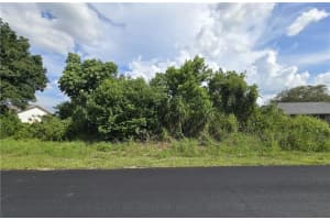 2501 Monza Dr, SEBRING