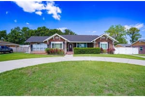 107 Lake Howard Dr Nw, WINTER HAVEN