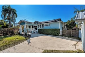 2022 Lake Miriam Dr, LAKELAND