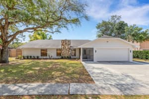 126 Woodside Dr, LAKELAND