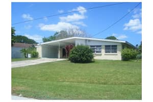 418 W Lake Dr , SARASOTA