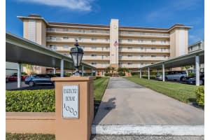 1000 Tarpon Center Dr #401, VENICE