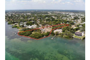 1461 Bayshore Rd, NOKOMIS