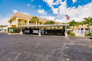 1400 Tarpon Center Dr #116, VENICE