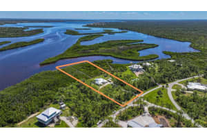 18 Riverfront Dr, VENICE 18 Riverfront Dr, VENICE