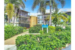 618 Bird Bay Dr S #202, VENICE