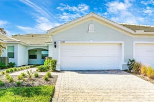 25089 Pearl Lake Cir, ENGLEWOOD