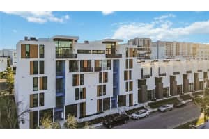 1558 4th St #208, SARASOTA