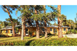 337 Harbor Dr S, VENICE