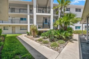 708 Tamiami Trl S #319, VENICE