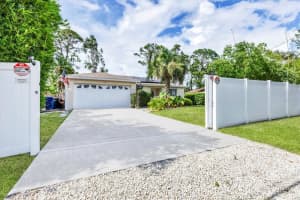 2445 Apache St, SARASOTA