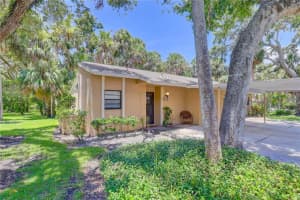 5065 Village Gardens Dr #8, SARASOTA