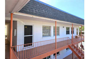 220 Park Blvd N #202, VENICE