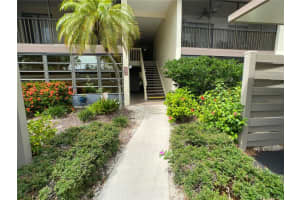 654 Bird Bay Dr E #106, VENICE