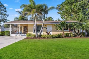 742 Golf Dr, VENICE
