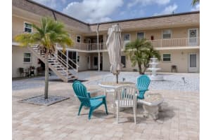 537 Manatee Ct #203, VENICE