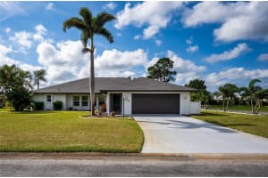 158 Hourglass Dr, VENICE