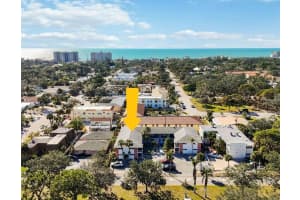 236 Harbor Dr S #202, VENICE