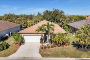 407 Pinewood Lake Dr, VENICE