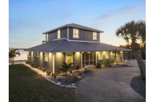 949 Suncrest Ln, ENGLEWOOD