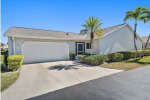 677 Ironwood Cir #104, VENICE