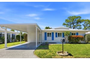 215 Fair Winds Dr #215, NOKOMIS