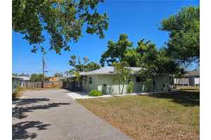 105 Base Ave E, VENICE