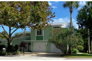 411 S Pine St, NEW SMYRNA BEACH