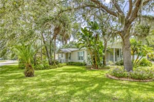 415 Sioux Blvd, OAK HILL