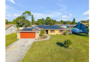 2425 Travelers Palm Dr, EDGEWATER