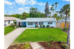 702 Ocean Ave, NEW SMYRNA BEACH