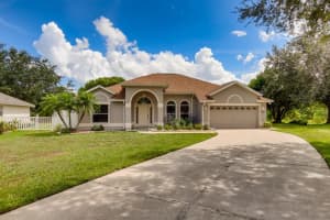 1181 Vanderbilt Dr, EUSTIS