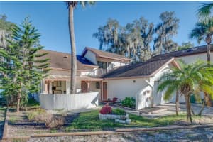 600 W Lake Cir, LONGWOOD