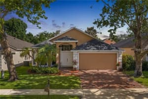 325 Misty Oaks Run, CASSELBERRY