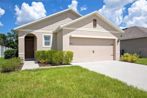 441 Tanglewood Dr, DAVENPORT