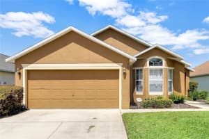 203 High Point Dr, DAVENPORT