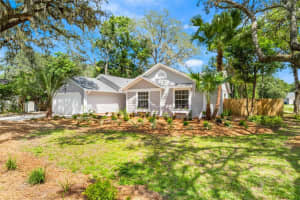 904 Old Mail Ln, SANFORD