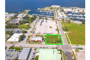 210 E Commercial St, SANFORD
