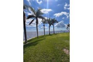 143 Creek Dr Se, PORT CHARLOTTE