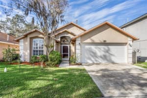 111 Pinewood Dr, DAVENPORT