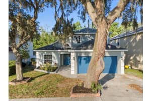 214 Pinewood Dr, DAVENPORT