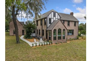 1689 Lakeshore Dr, EUSTIS